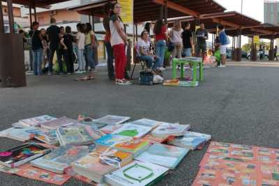 Il mercatino di Triggiano, dove i ragazzi vendono i libri scolastici usati: come una volta